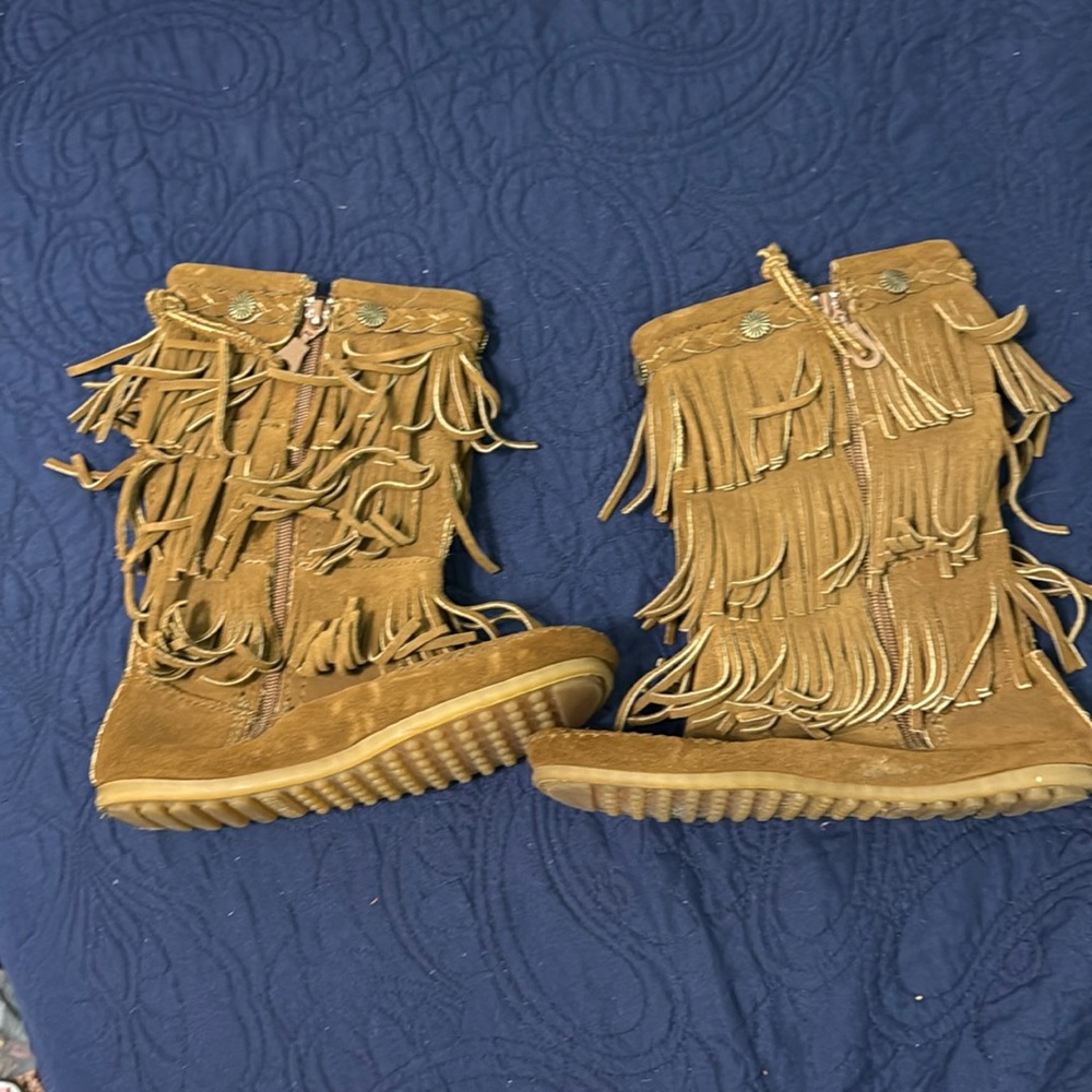 Minnetonka size 2 barely used
